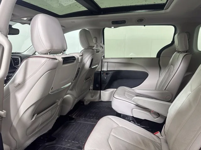 Used 2017 White Chrysler Limited image 12