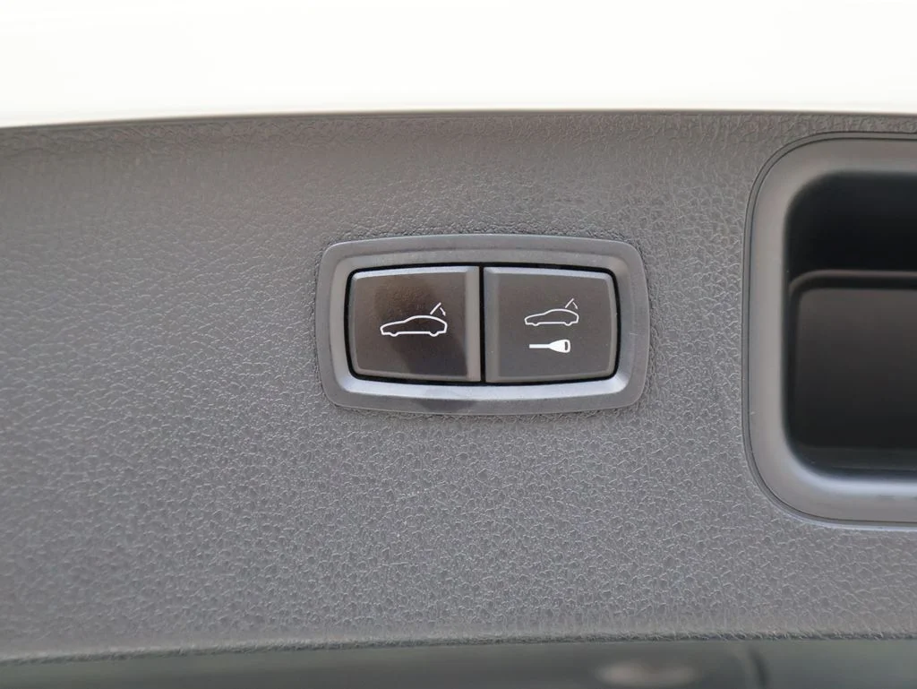 Used 2021 White Porsche  image 18