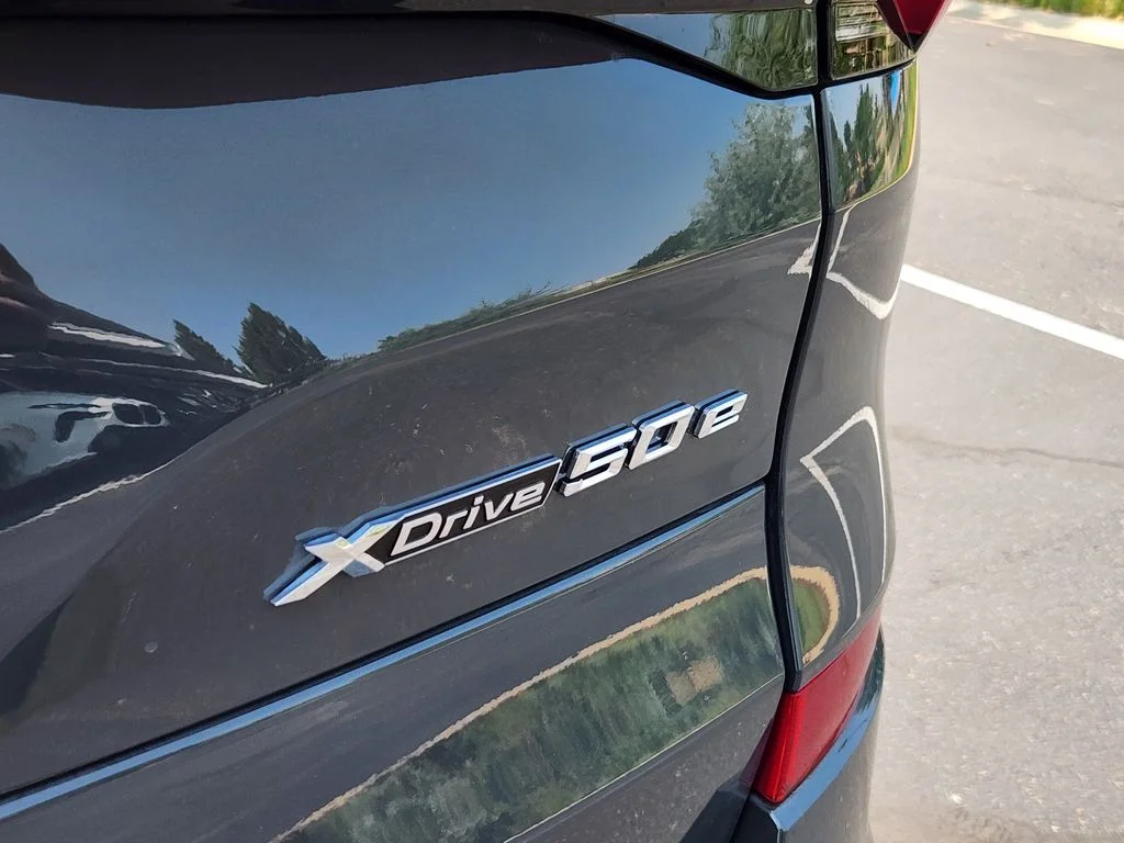 New 2026 Dravit Grey Metallic BMW xDrive50e image 22
