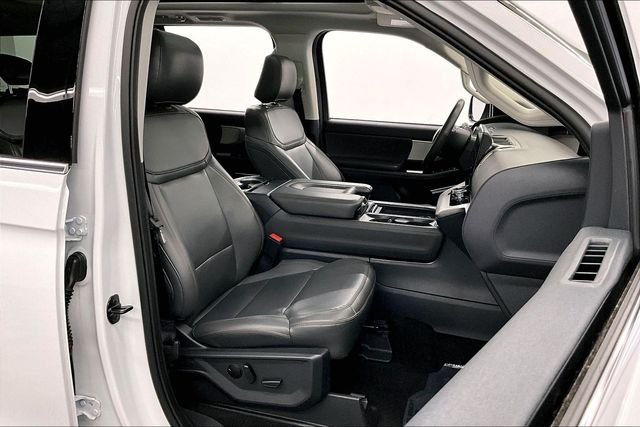 Used 2025 Oxford White Ford Active image 8