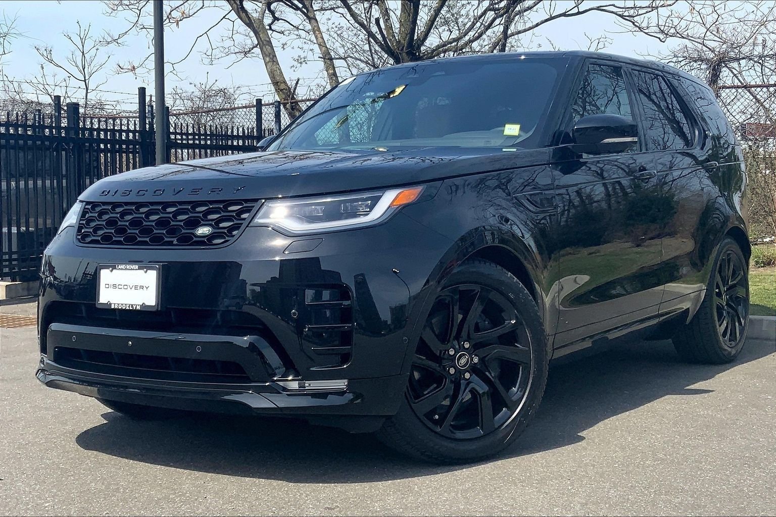 2025 Land Rover Discovery P360 Dynamic SE's photo