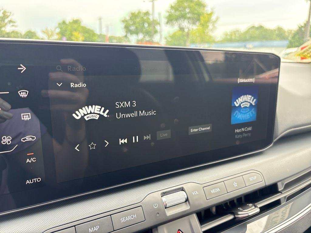 New 2026 Snow White Pearl Kia EX image 18