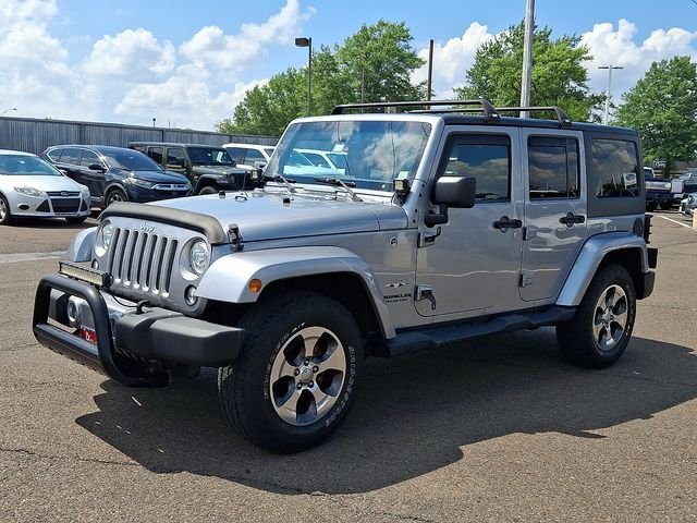 Used 2017 Billet Silver Metallic Clearcoat Jeep Unlimited Sahara image 2