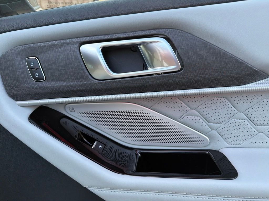 New 2026 Star White Metallic Tri-Coat Ford Platinum™ image 11