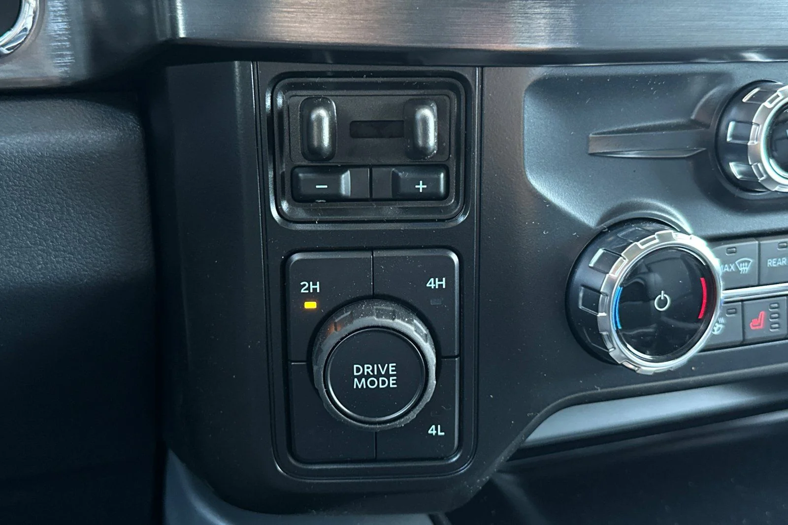 New 2026 Glacier Gray Metallic Tri-Coat Ford F-350® Lariat® image 27