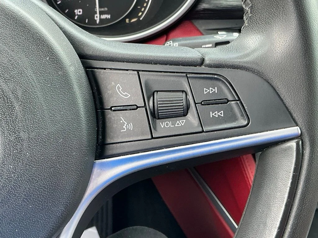 Used 2019 White Alfa Romeo Base image 37