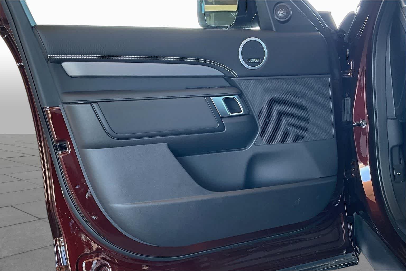 2026 Land Rover Discovery Gemini Edition - Photo 10