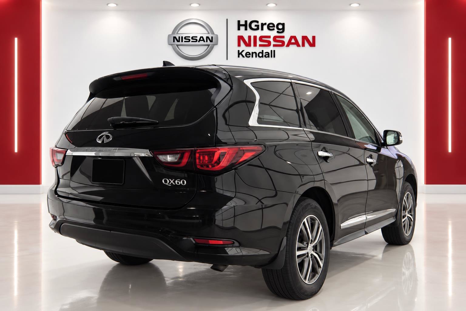 Used 2019 Black INFINITI PURE image 4
