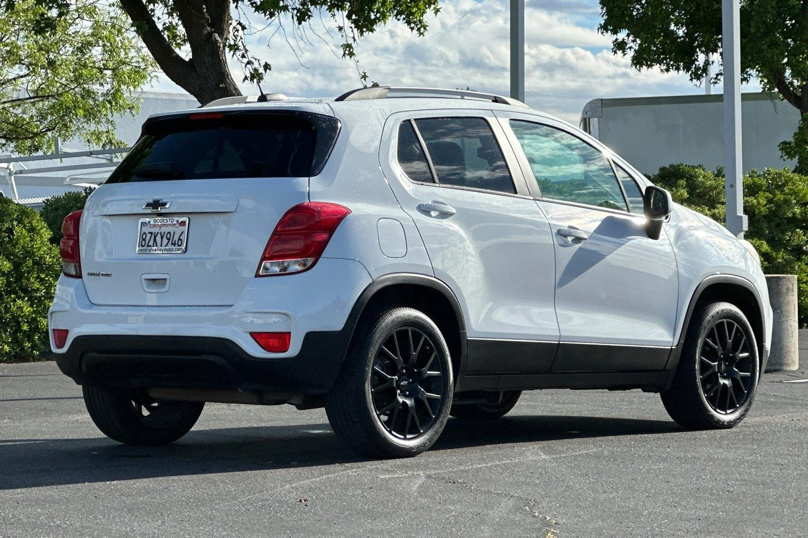 Used 2022 Summit White Chevrolet LT image 4