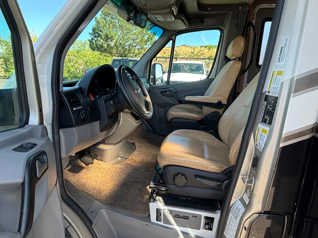 Used 2015 Arctic White Mercedes-Benz Base image 11