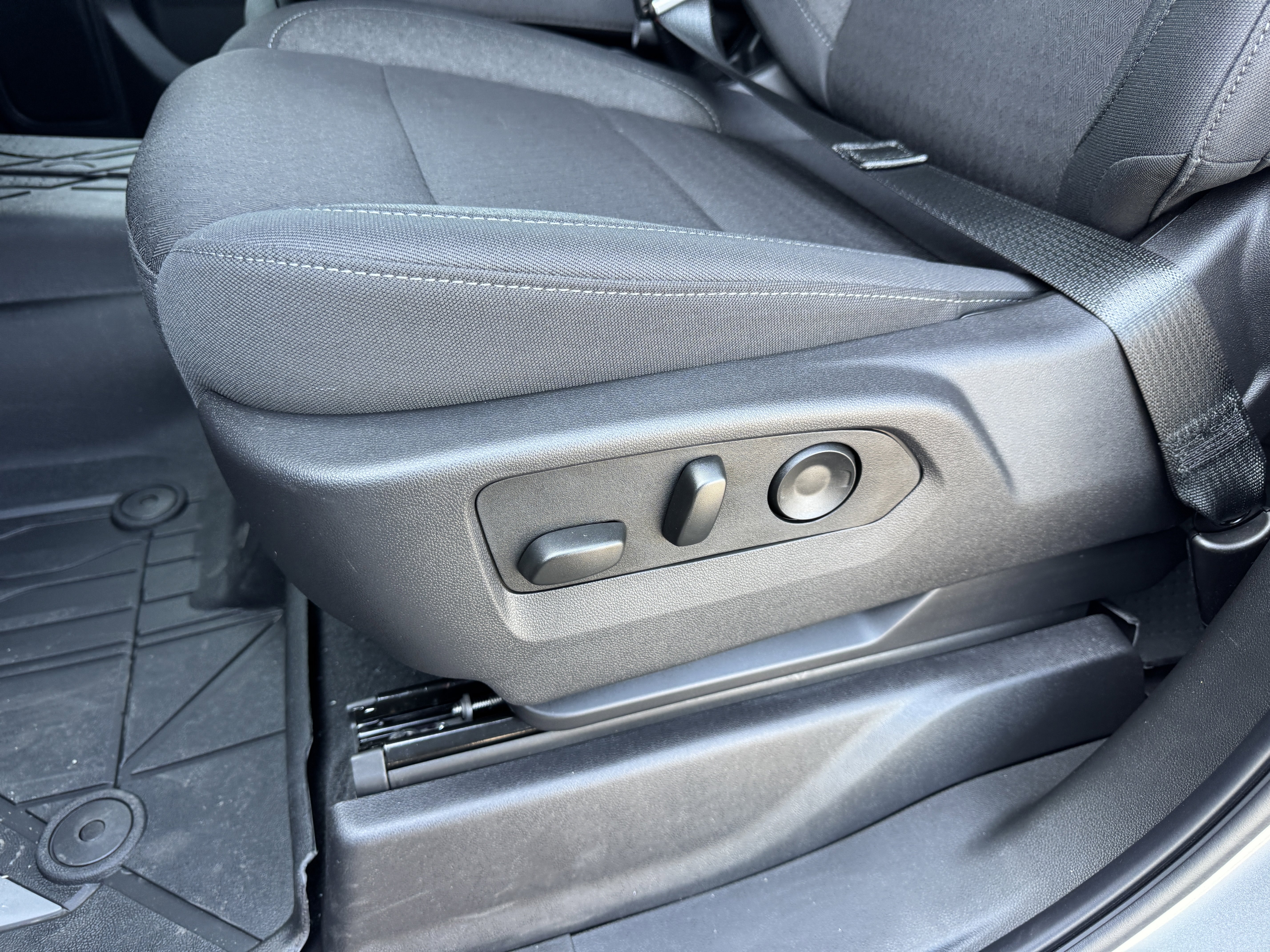 2025 Chevrolet Silverado 1500 Custom - Photo 13