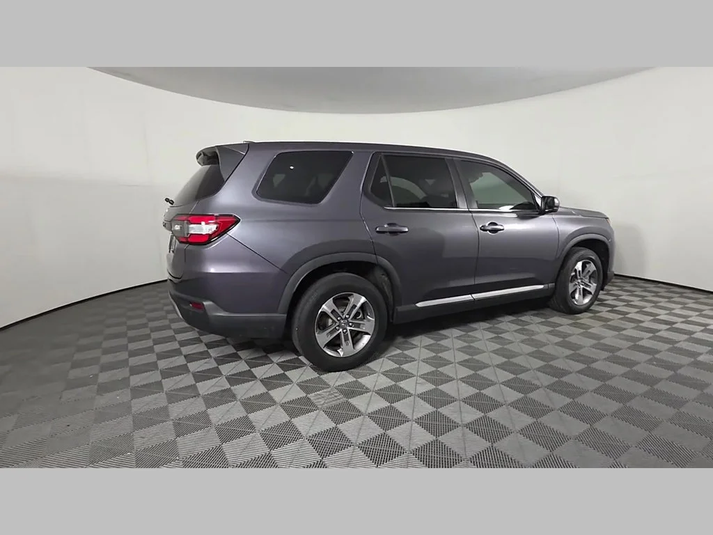 Used 2024 Modern Steel Metallic Honda EX-L 7 Passenger image 45