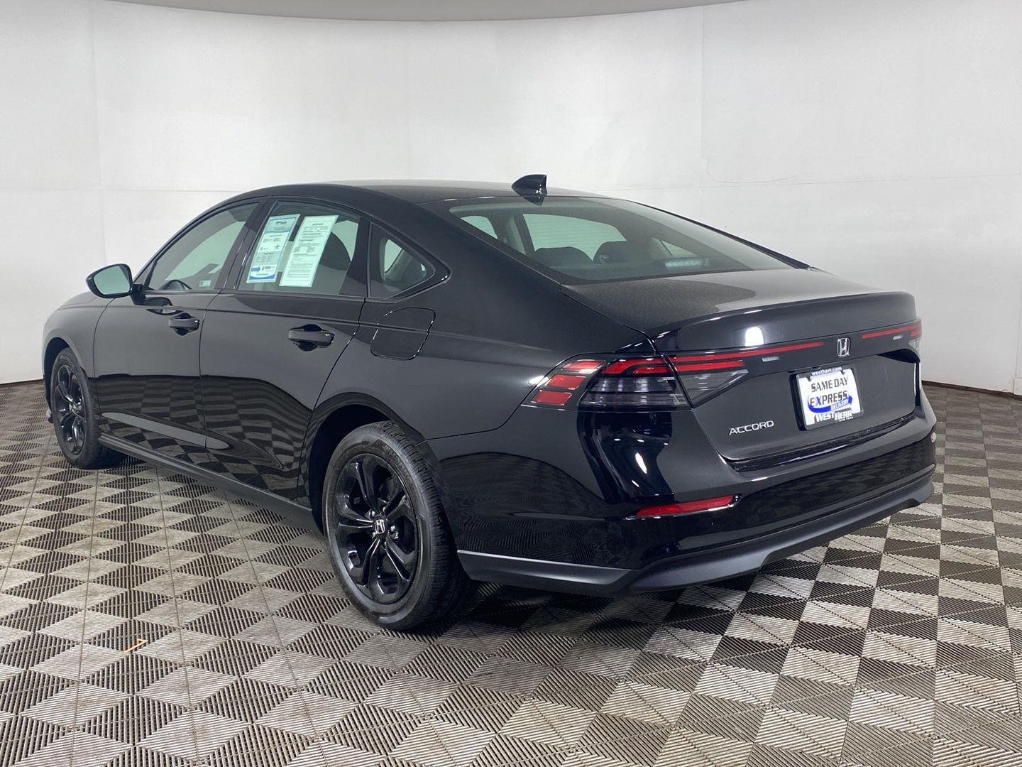 Used 2025 Crystal Black Pearl Honda SE image 8