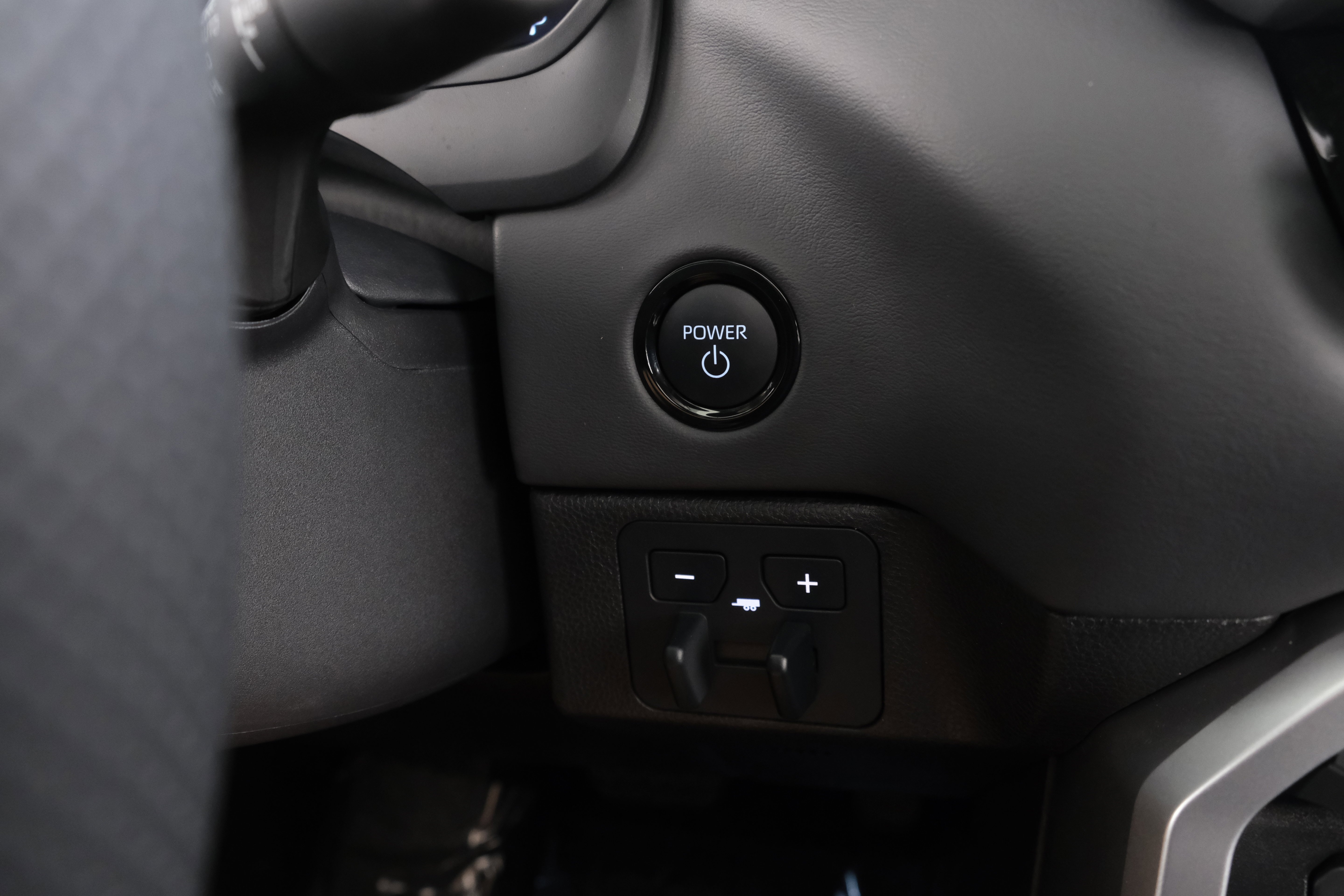 2025 Toyota Tundra Platinum - Photo 18