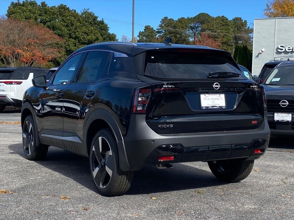 2026 Nissan Kicks SR photo 3