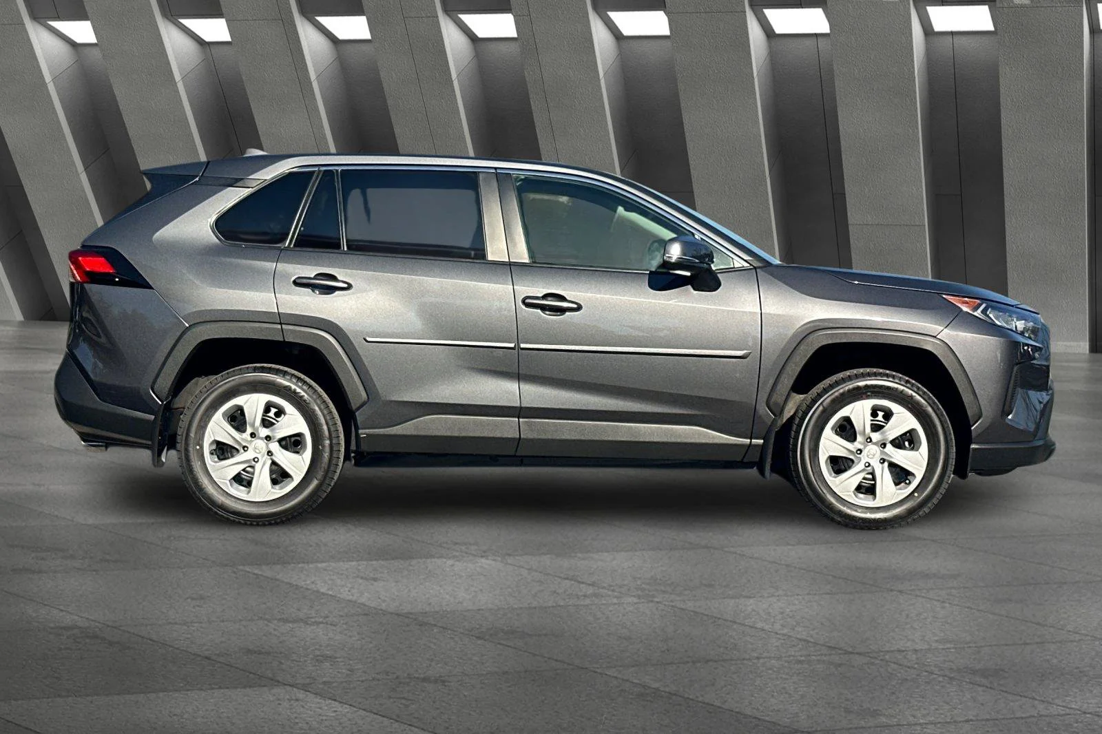 2022 Toyota RAV4 LE - Photo 13