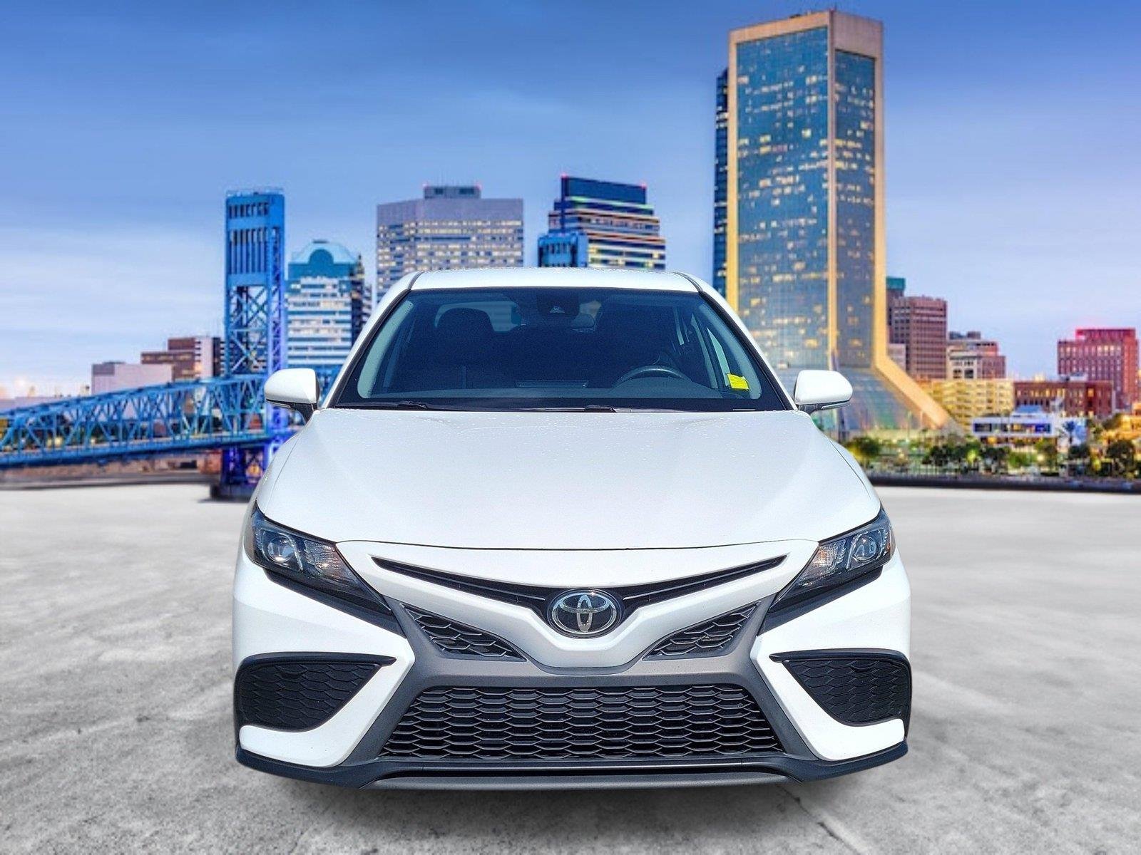 Used 2023 Ice Cap Toyota SE image 5