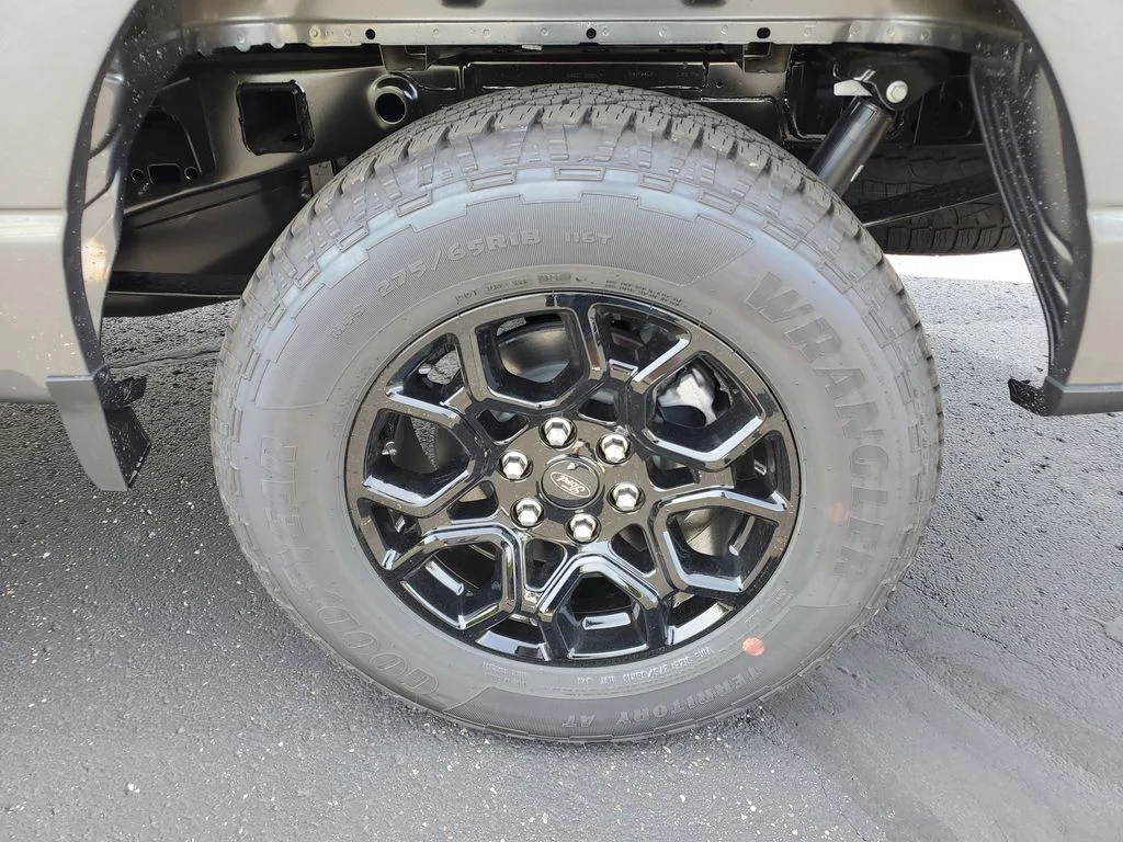 New 2026 Carbonized Gray Metallic Ford XLT image 28