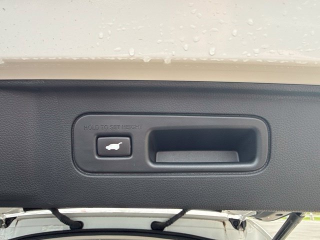Used 2023 White Honda Touring image 13