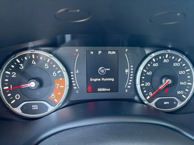 Used 2023  Jeep Latitude image 20