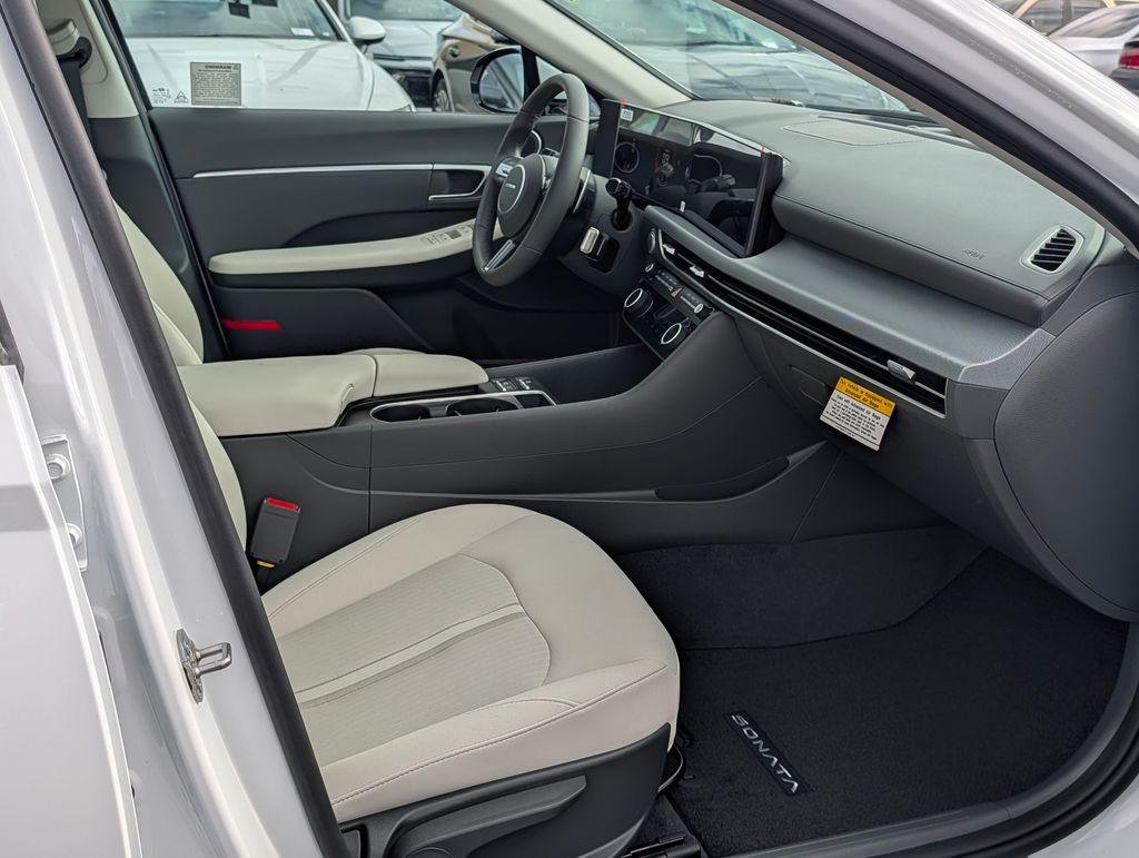 New 2026 White Hyundai SEL Sport image 9