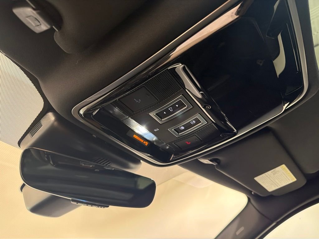 Used 2019 Fuji White Land Rover S image 18