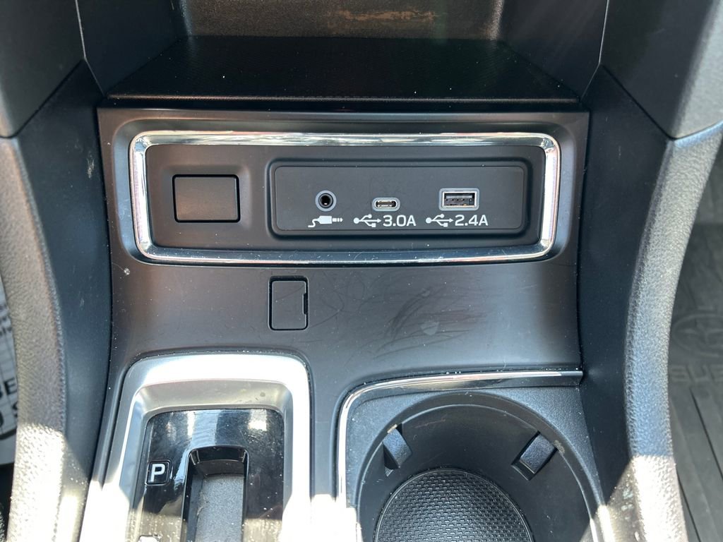 Used 2024 Green Subaru Onyx Edition 7-Passenger image 27