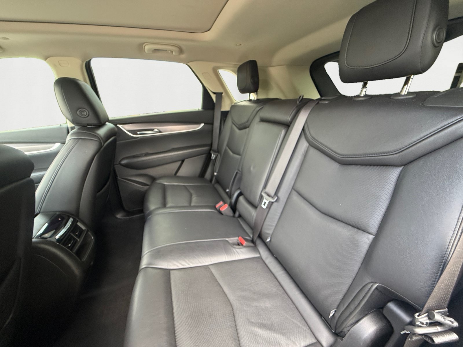 Used 2019 Crystal White Tricoat Cadillac Premium Luxury FWD image 13