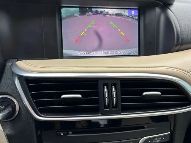 Used 2017 Silver INFINITI Premium image 29