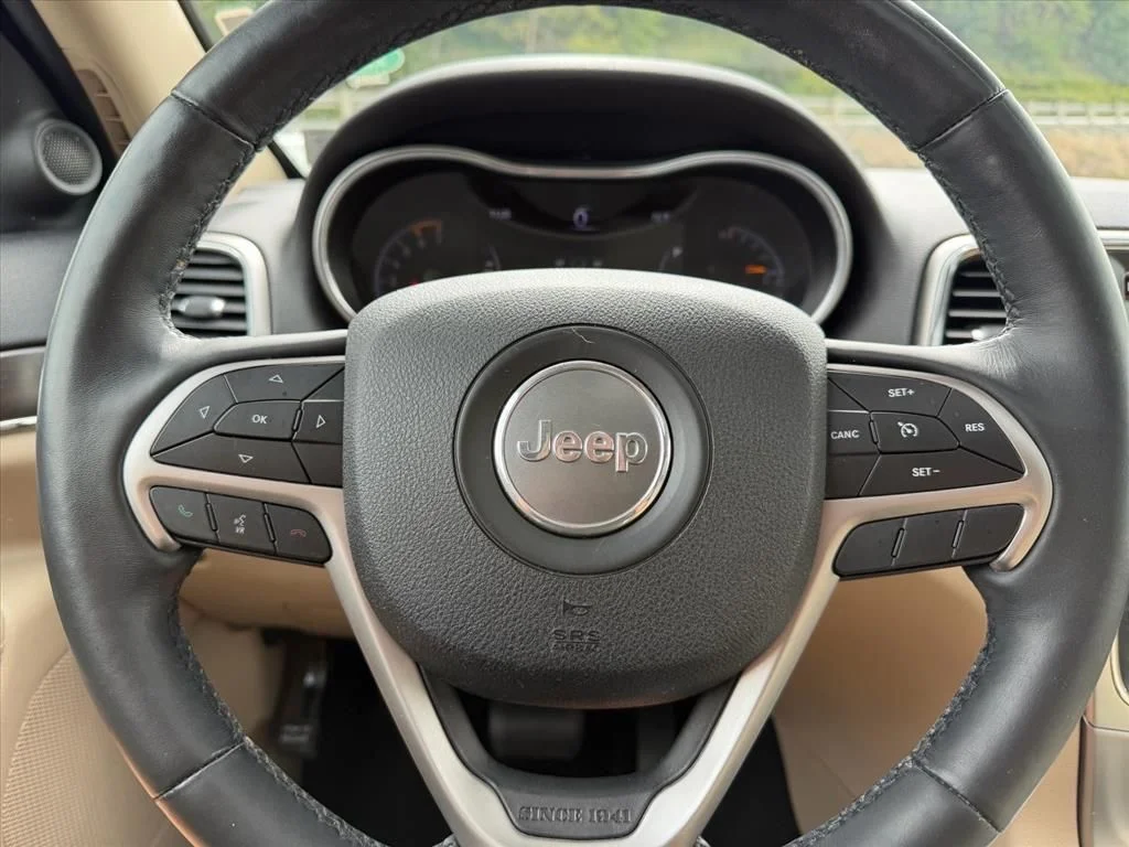 Used 2018 Red Jeep Limited image 20