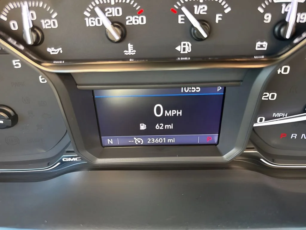 Used 2021 SUMMIT WHITE GMC Elevation image 25