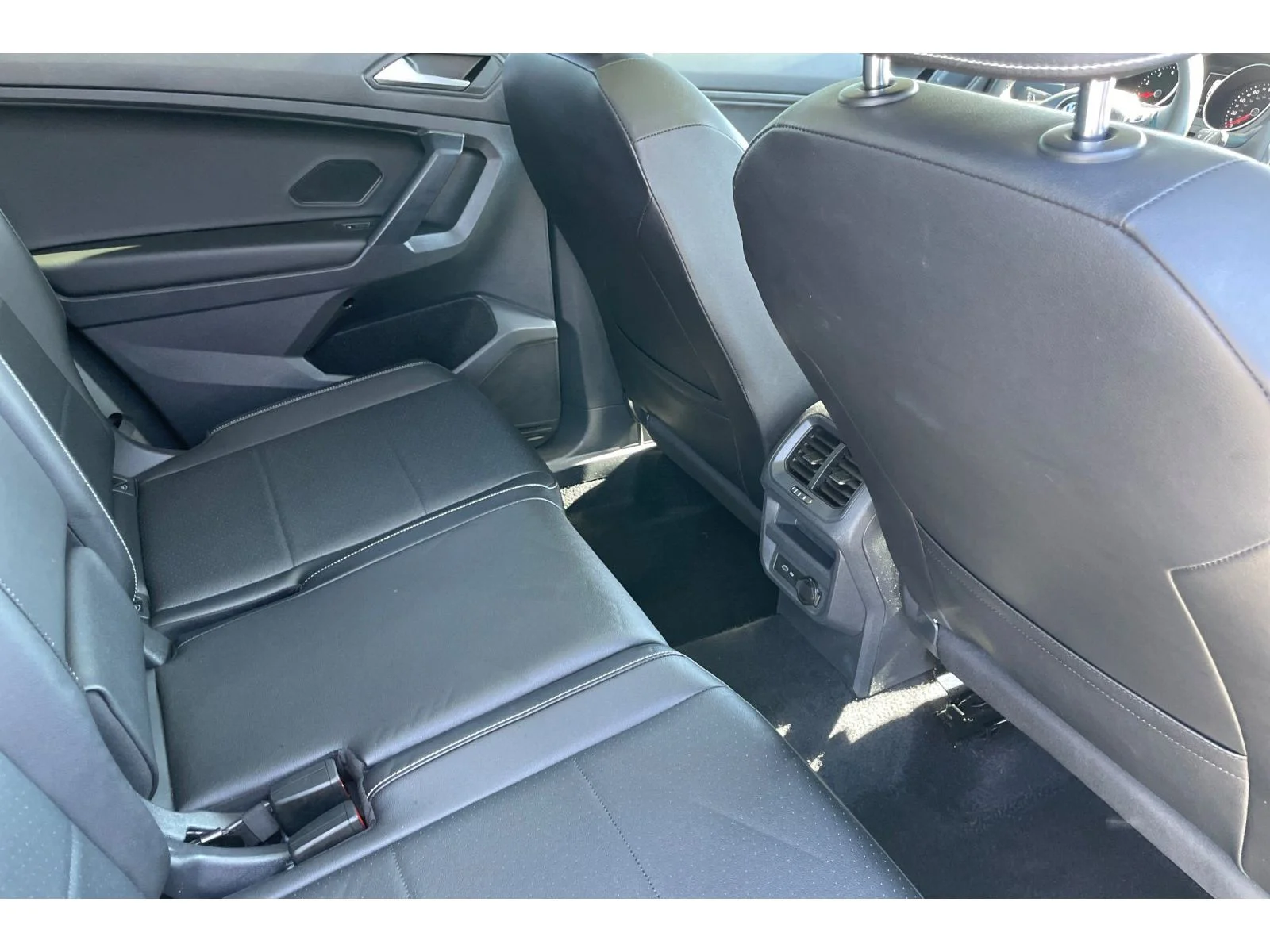 Used 2021 Pyrite Silver Metallic Volkswagen SE image 18