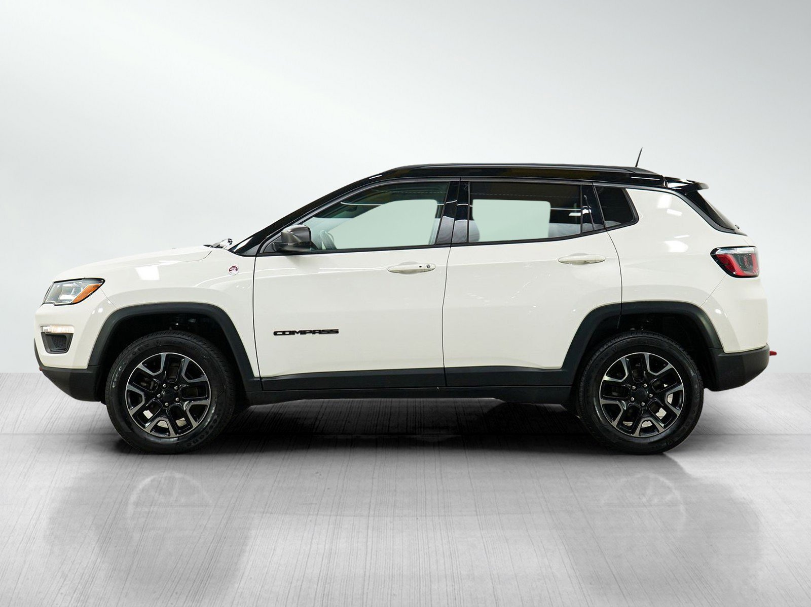 Used 2019 Jeep Compass Trailhawk with VIN 3C4NJDDB2KT690121 for sale in Burnsville, Minnesota