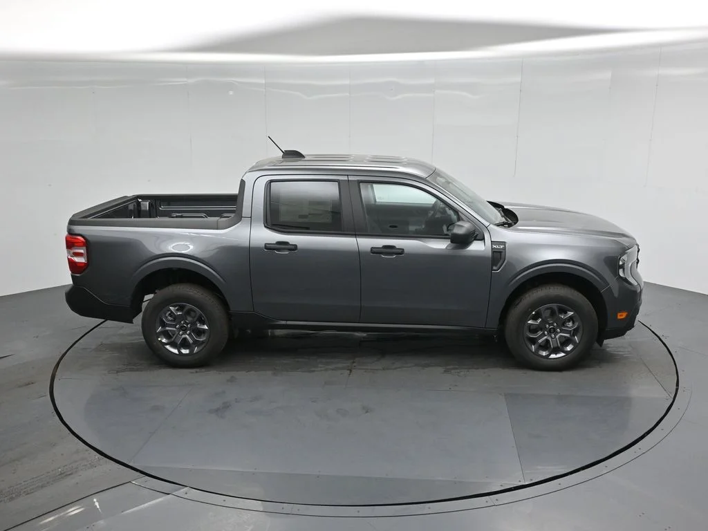 New 2026 Carbonized Gray Metallic Ford XLT image 35