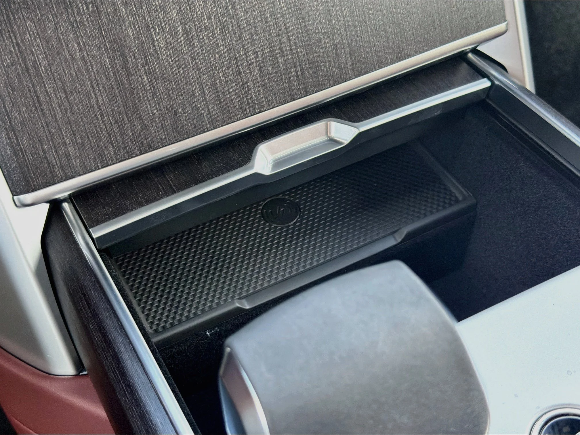 New 2026 Santorini Black Land Rover SE image 32