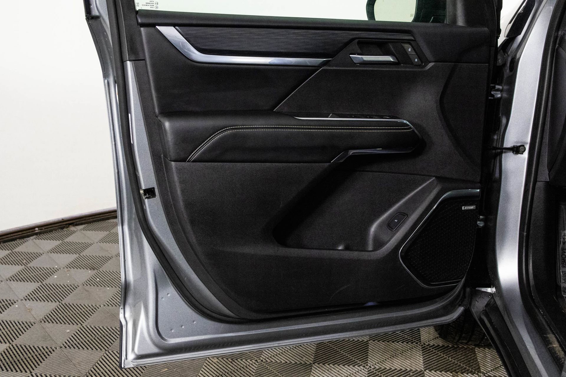 2025 GMC ACADIA - Image 31