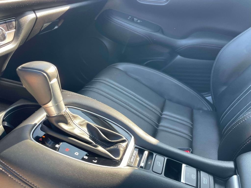Used 2024 White Honda EX-L image 31