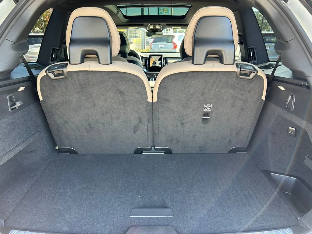 2026 Volvo XC90 Plus - Photo 19