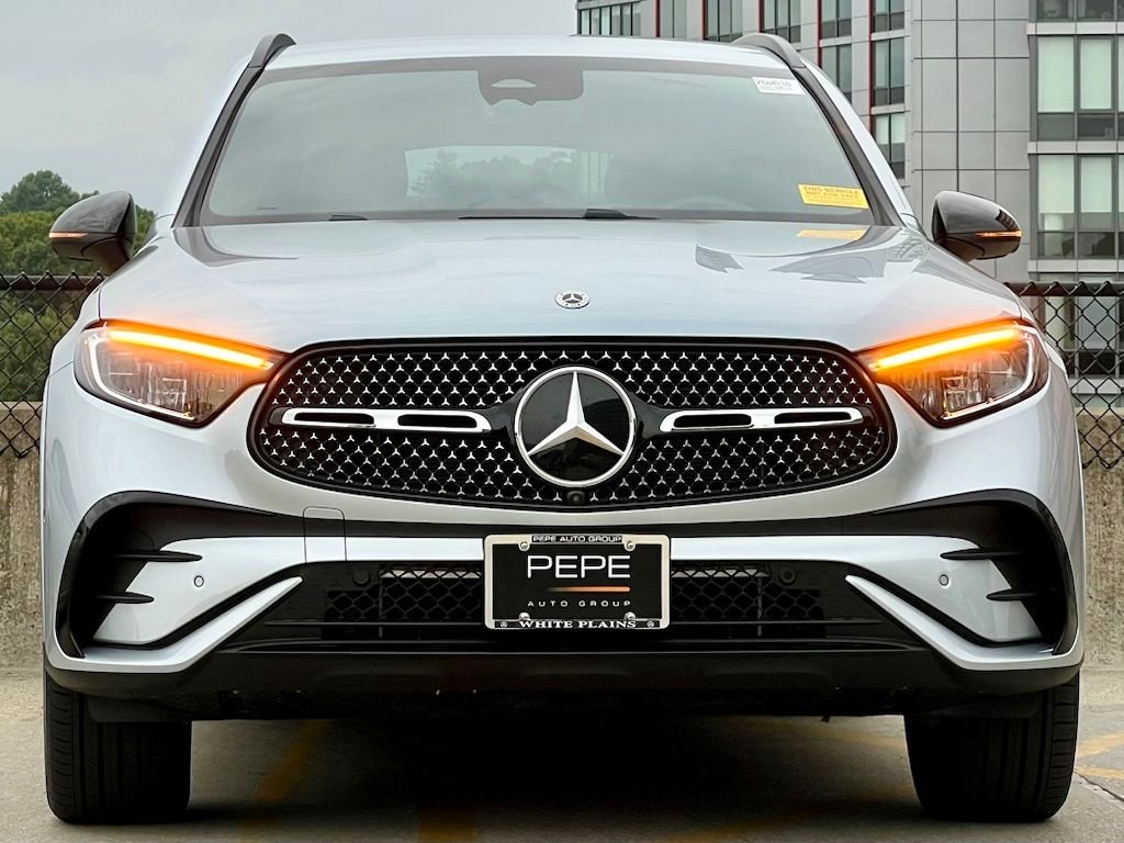 Certified Used 2026  Mercedes-Benz GLC 300 image 3