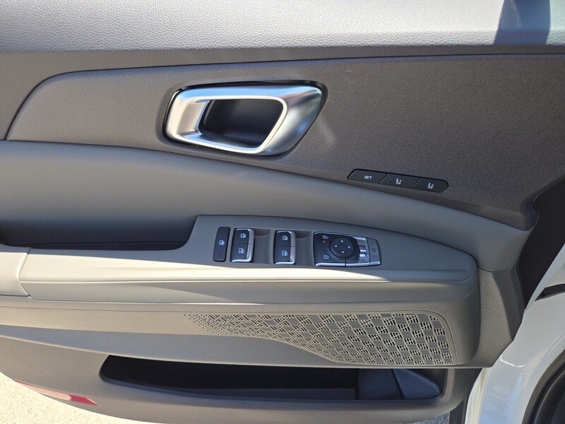 New 2026 Snow White Pearl Kia EX image 11
