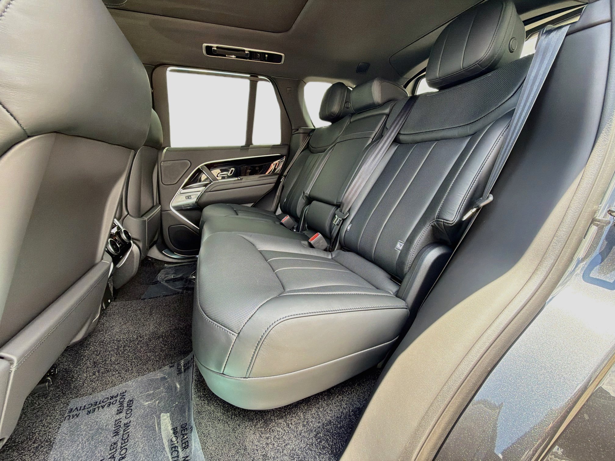 New 2026 Carpathian Grey Land Rover SE image 22