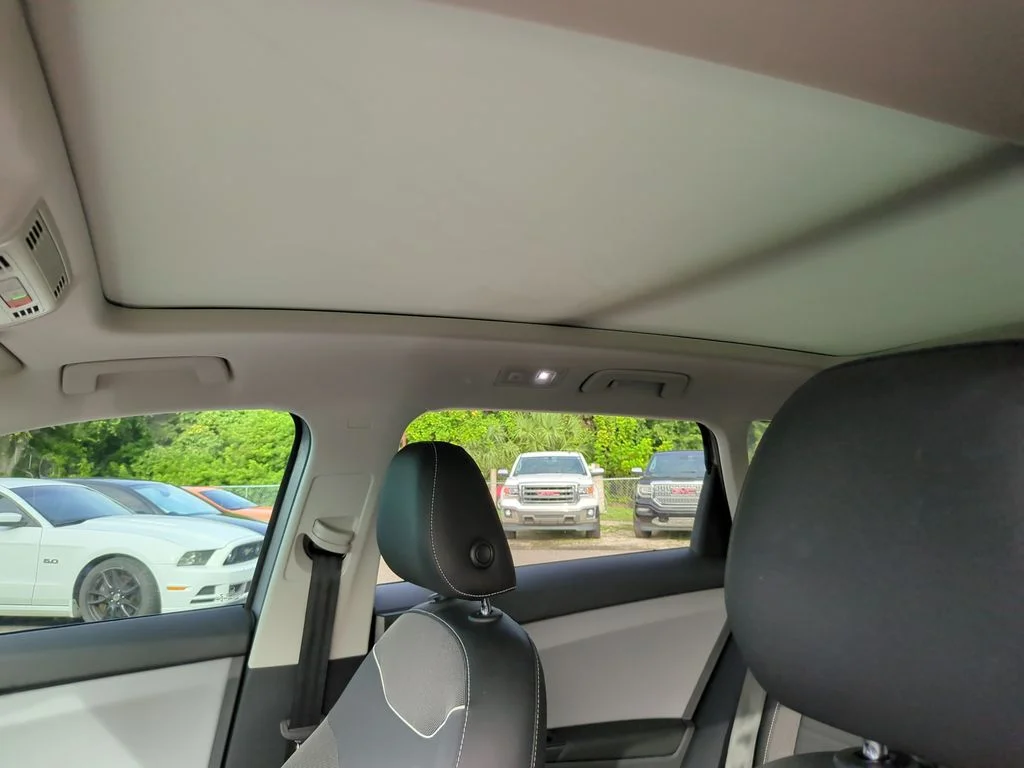 Certified Used 2023 Silver Volkswagen 1.5T SE image 9