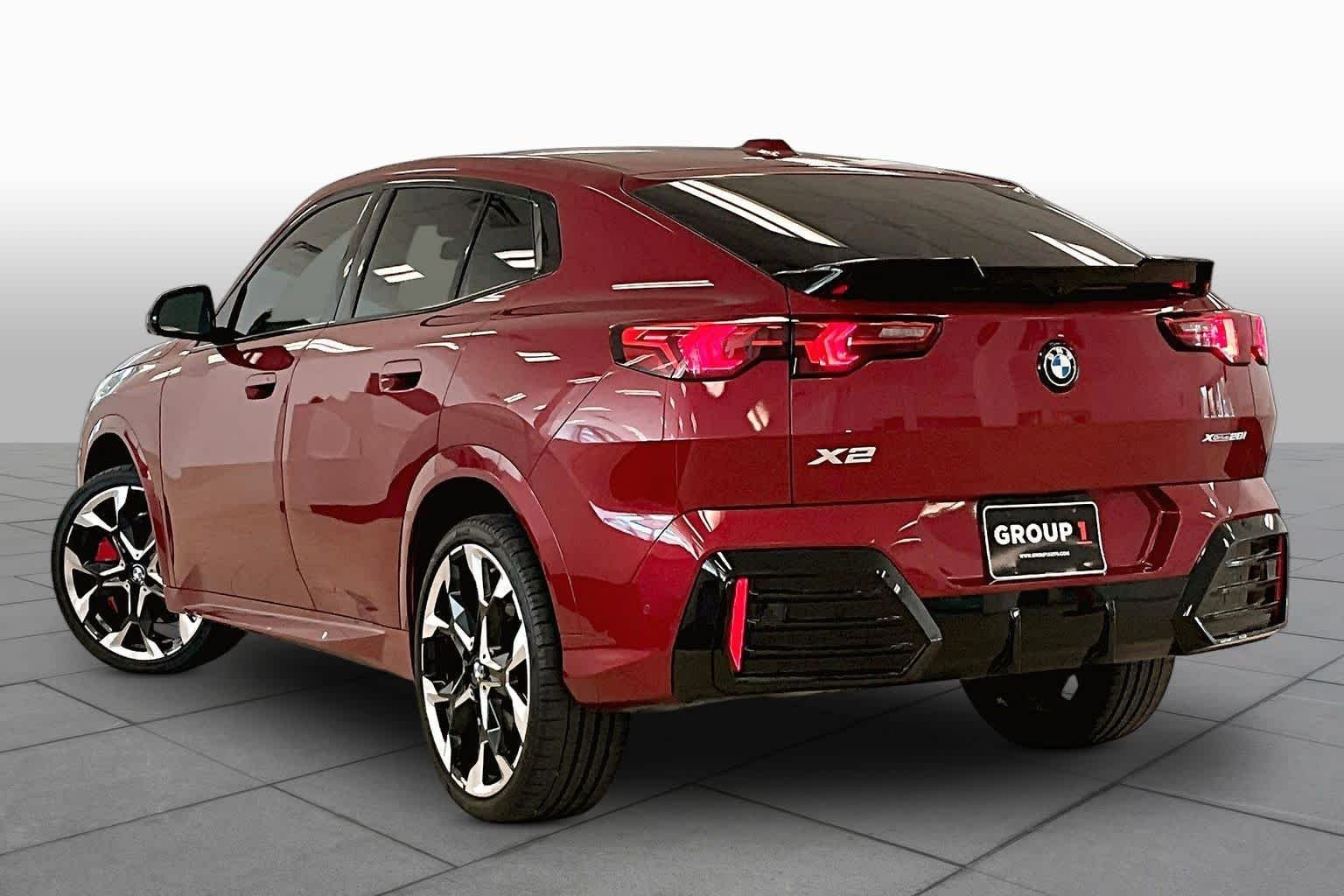 Used 2025 Vegas Red Metallic BMW xDrive28i image 11