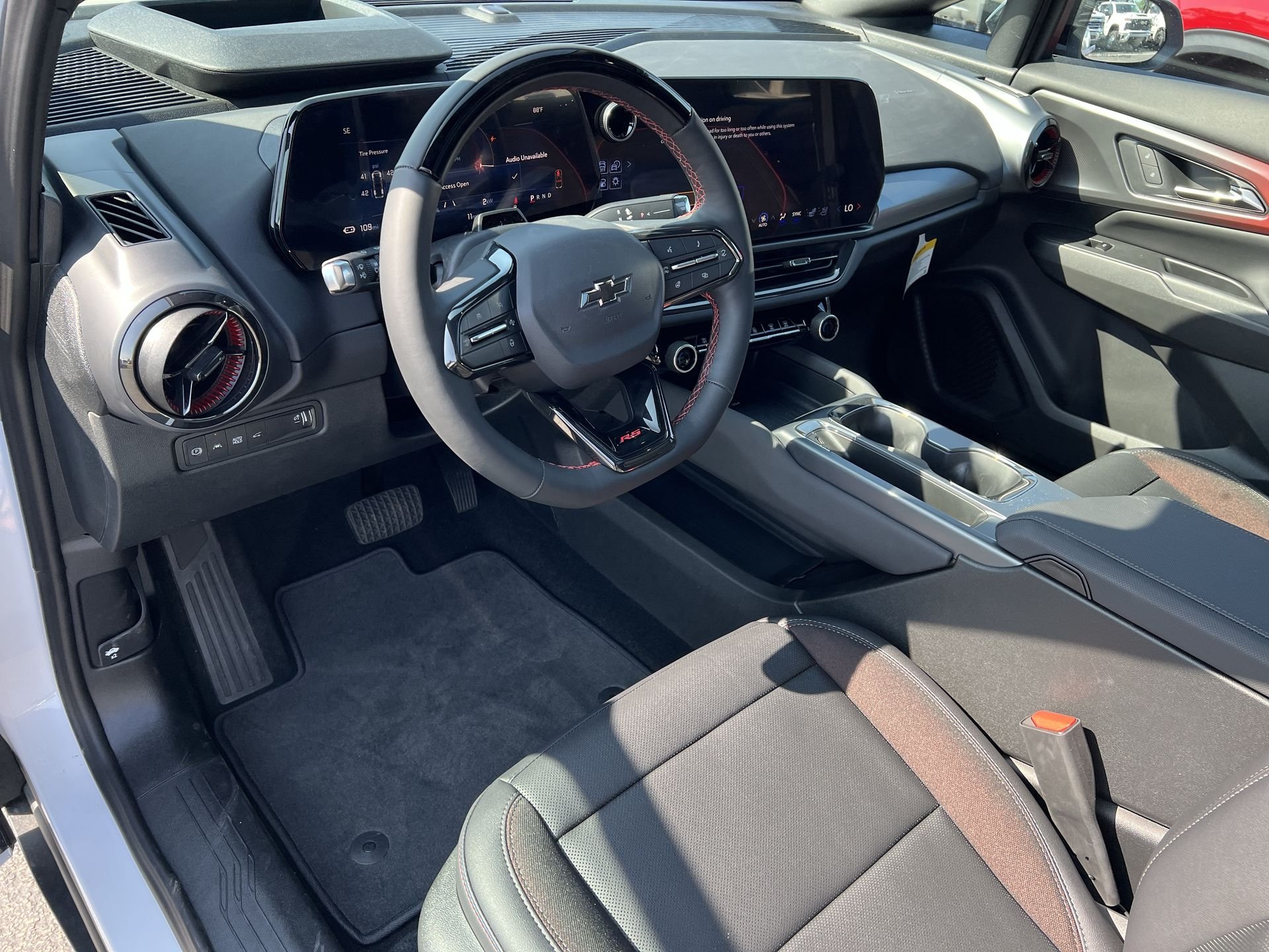 2025 Chevrolet Equinox EV RS - Photo 6