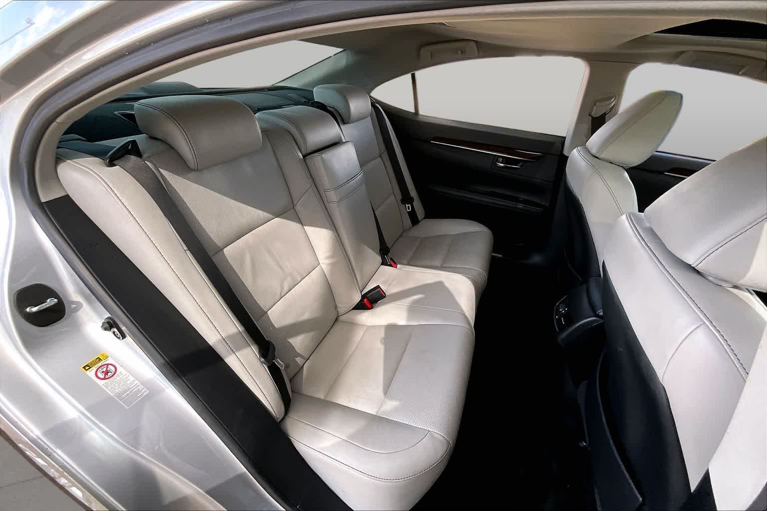 Used 2013 Silver Lining Metallic Lexus 4dr Sdn image 19
