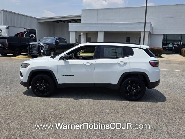 New 2026 Bright White Clearcoat Jeep Latitude image 4