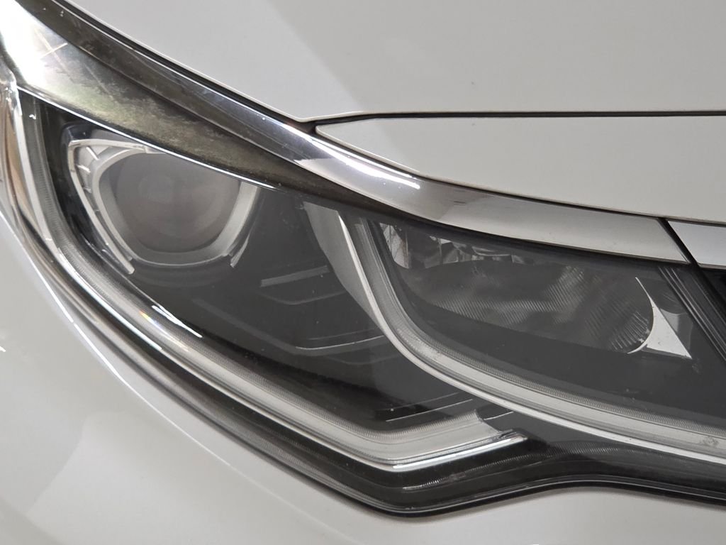 Used 2019 White Kia S image 14