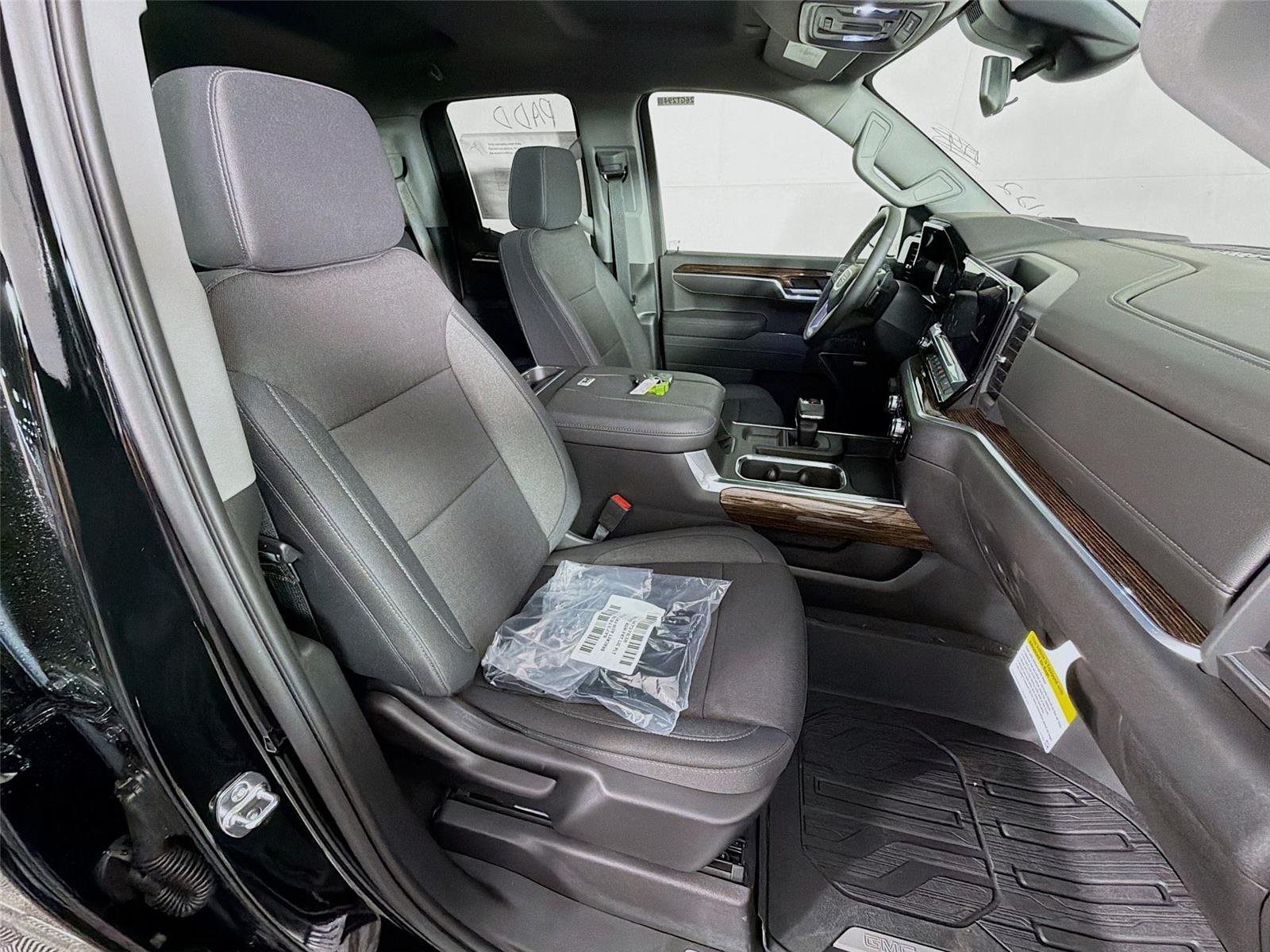 New 2026 Onyx Black GMC Elevation image 31