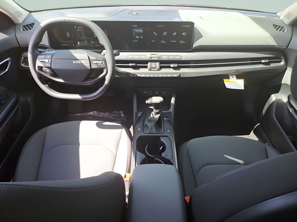 2025 Kia K4 LXS - Photo 14