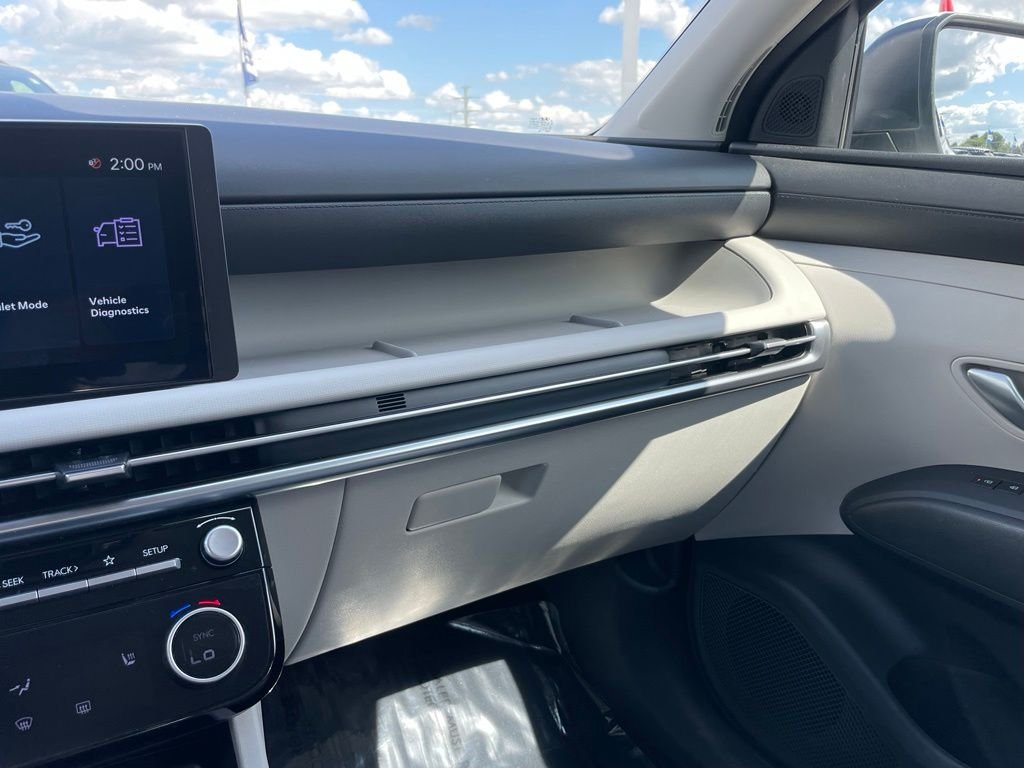 Used 2025 White Hyundai SEL image 40